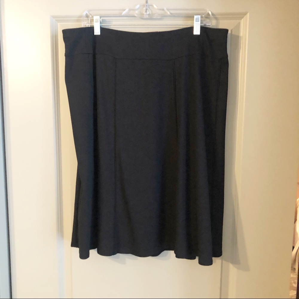 AVENUE A-Line Black Short Skirt with Seams.